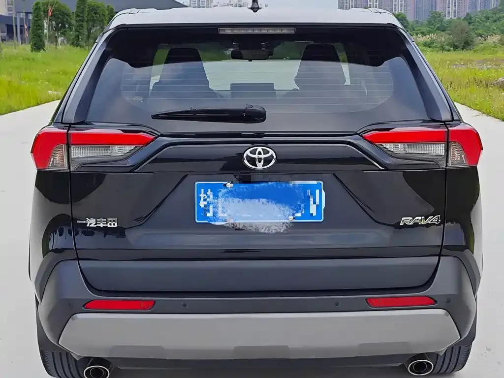 Toyota RAV4 — фото 3