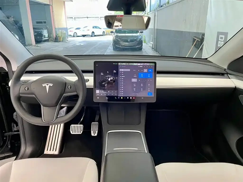 Tesla Model Y — фото 6