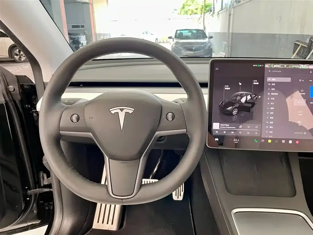 Tesla Model Y — фото 8