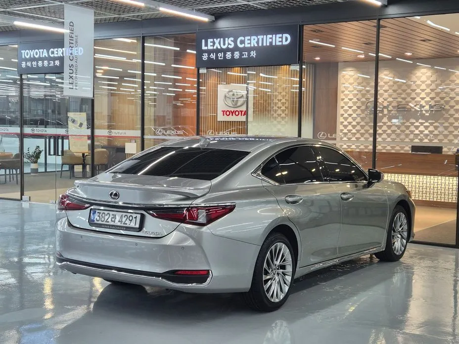 Lexus ES — фото 10