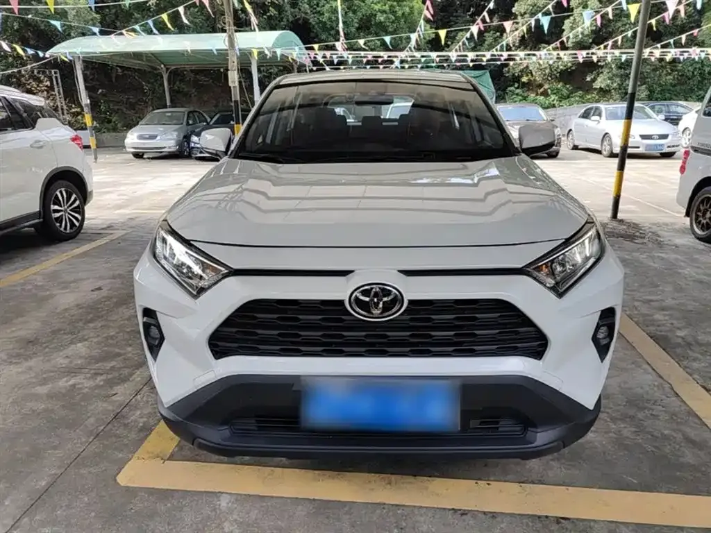 Toyota RAV4 — фото 7