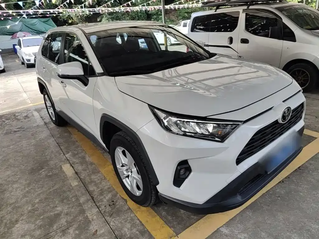 Toyota RAV4 — фото 10