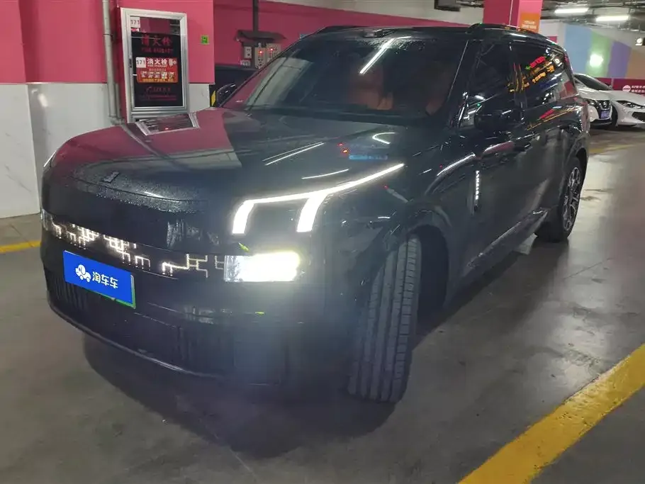 Lynk & Co 900