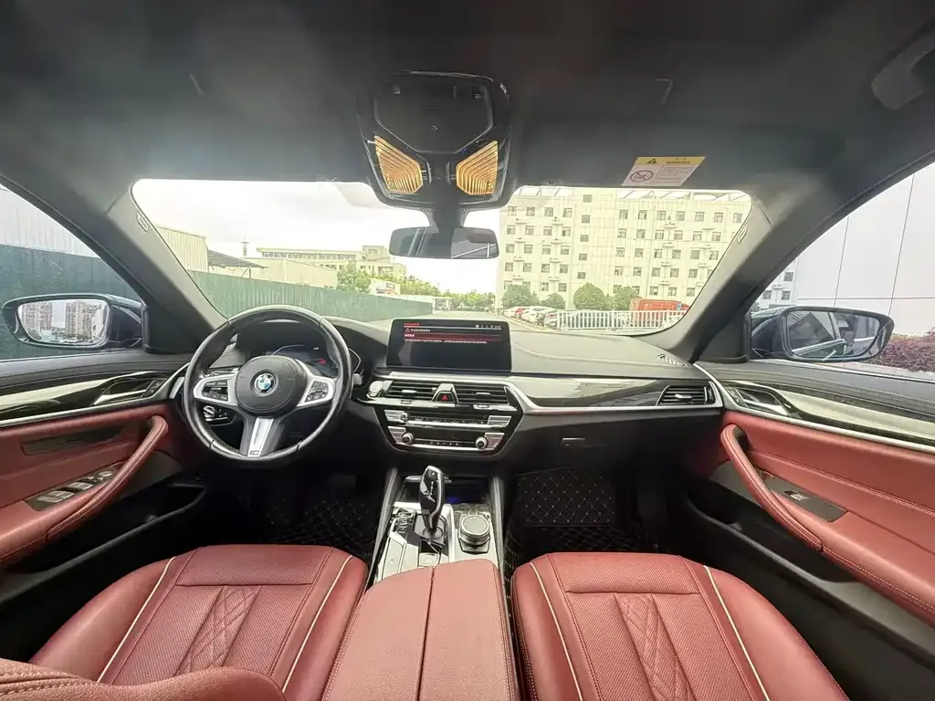 BMW 5 Series 2022 из CN, фото 2