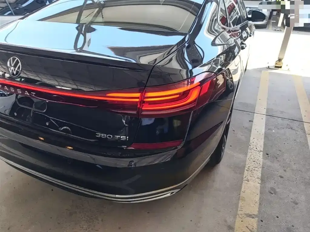 Volkswagen Passat — фото 9
