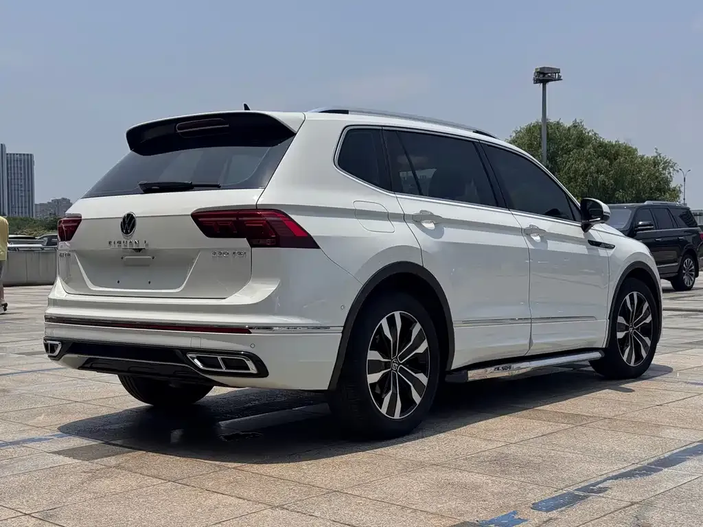 Volkswagen Tiguan L — фото 6