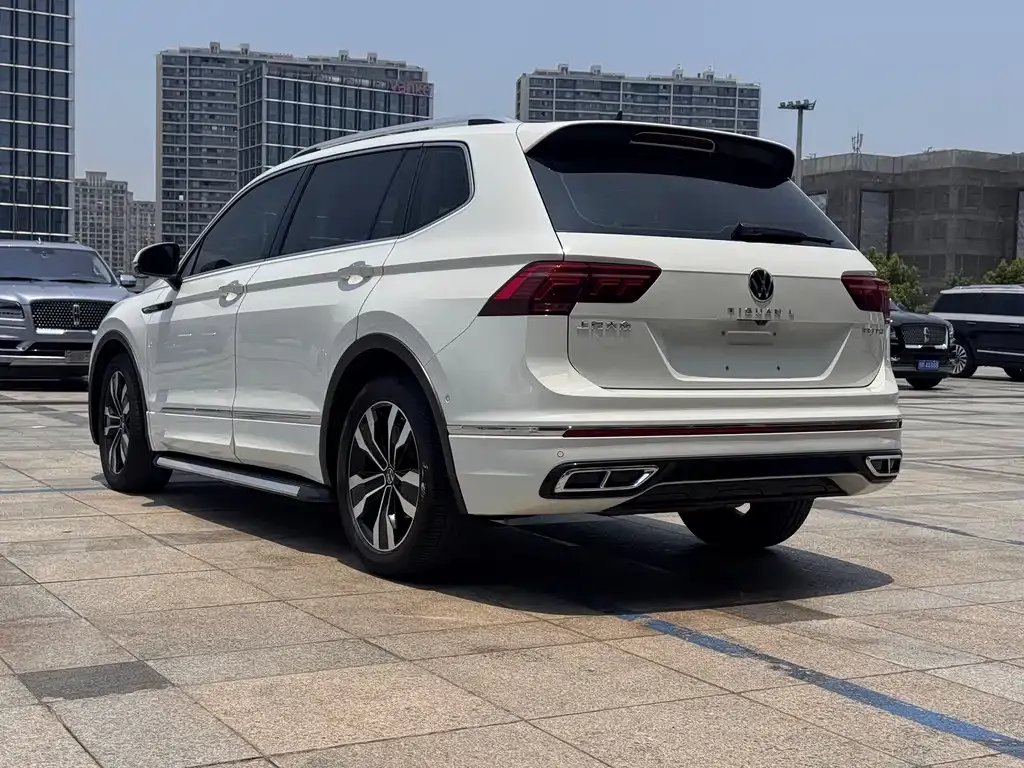 Volkswagen Tiguan L — фото 8
