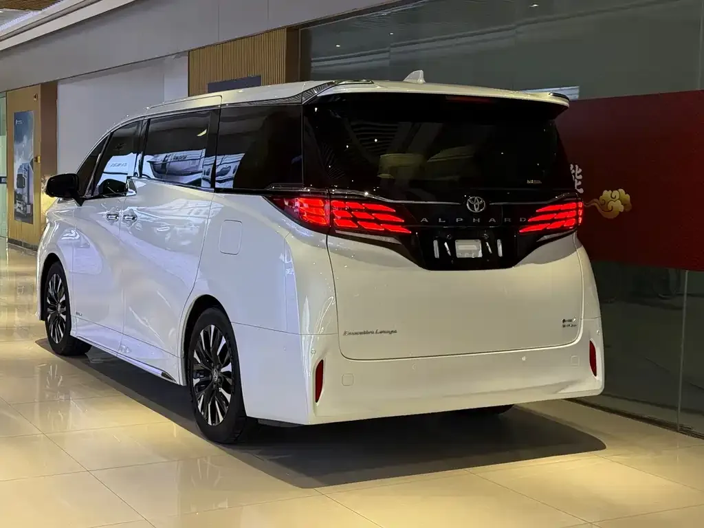 Toyota Alphard — фото 9