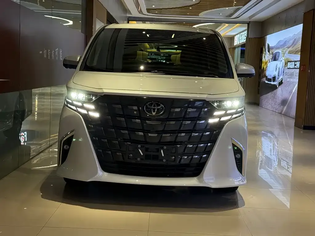 Toyota Alphard — фото 5