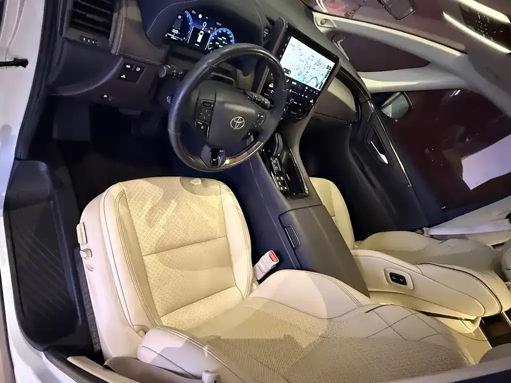 Toyota Alphard — фото 4