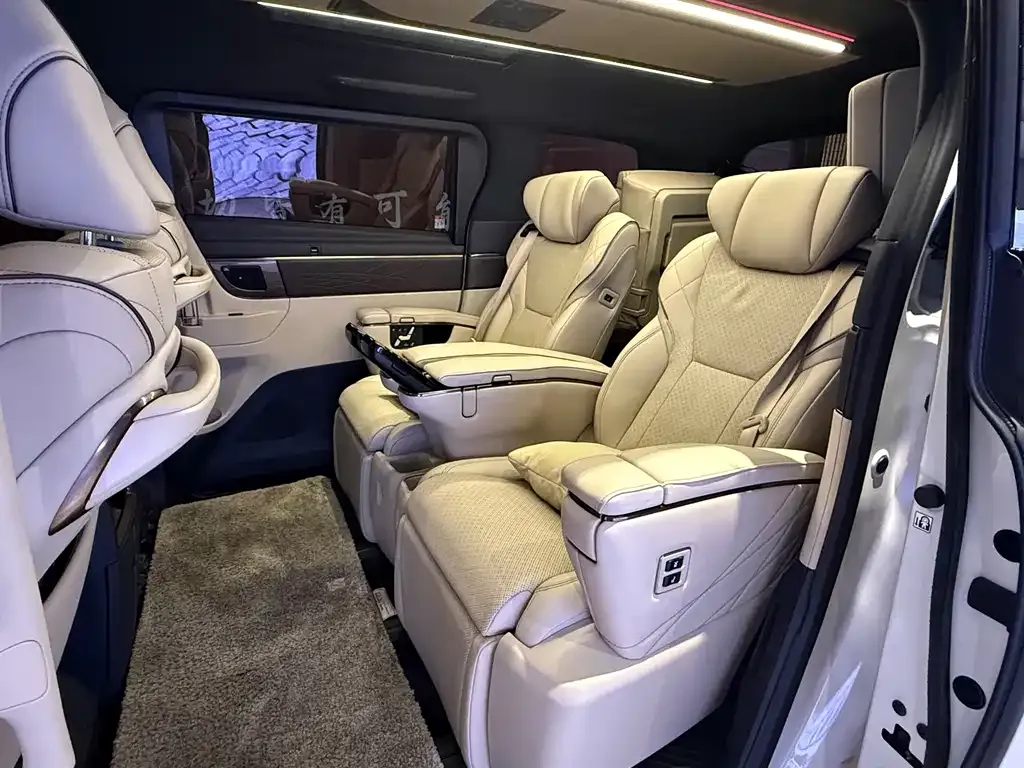 Toyota Alphard — фото 7