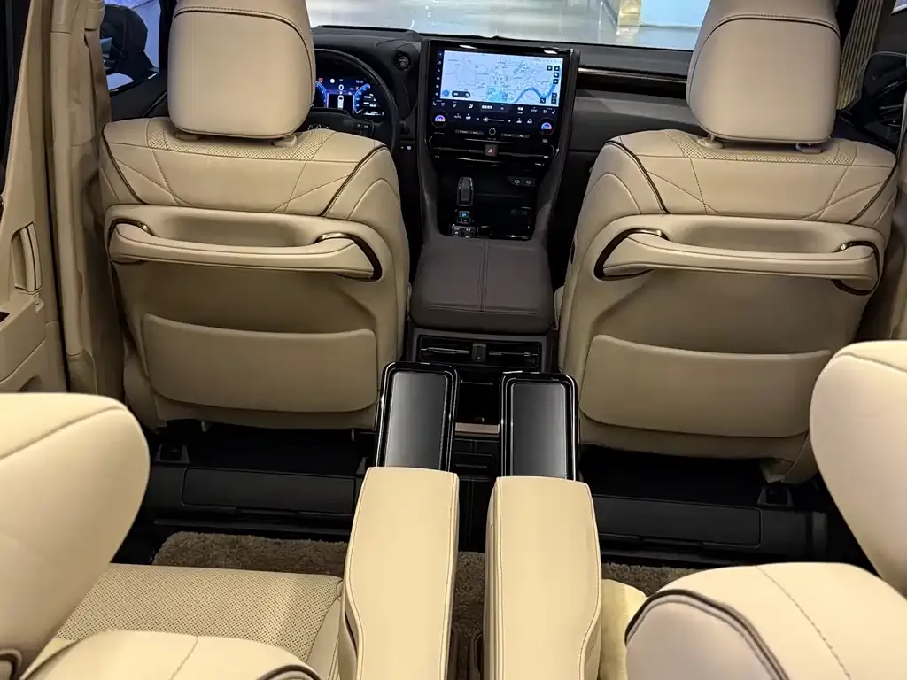 Toyota Alphard — фото 2