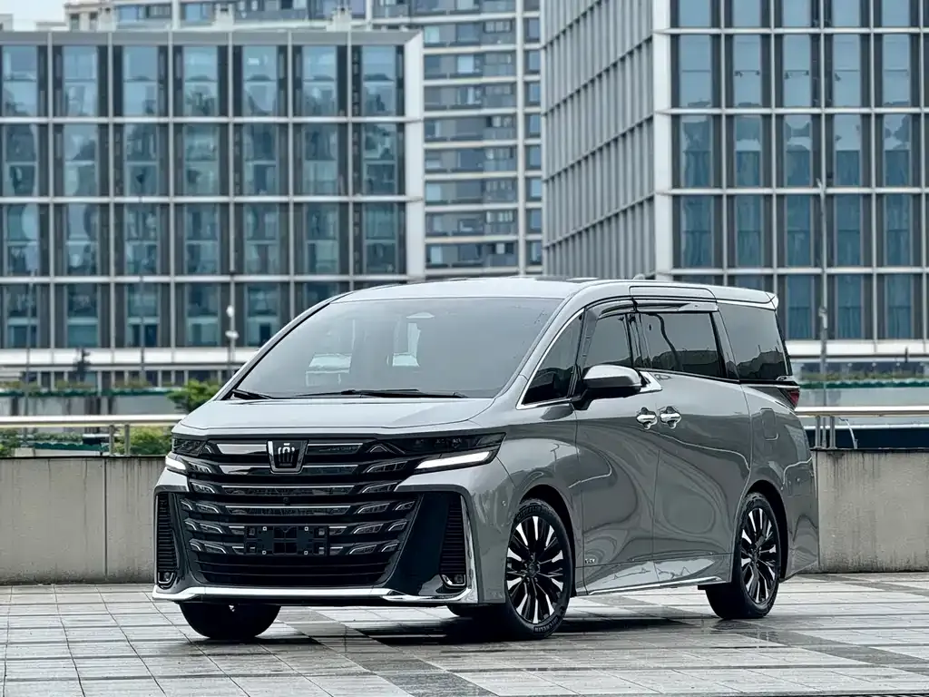 Toyota Vellfire — фото 1
