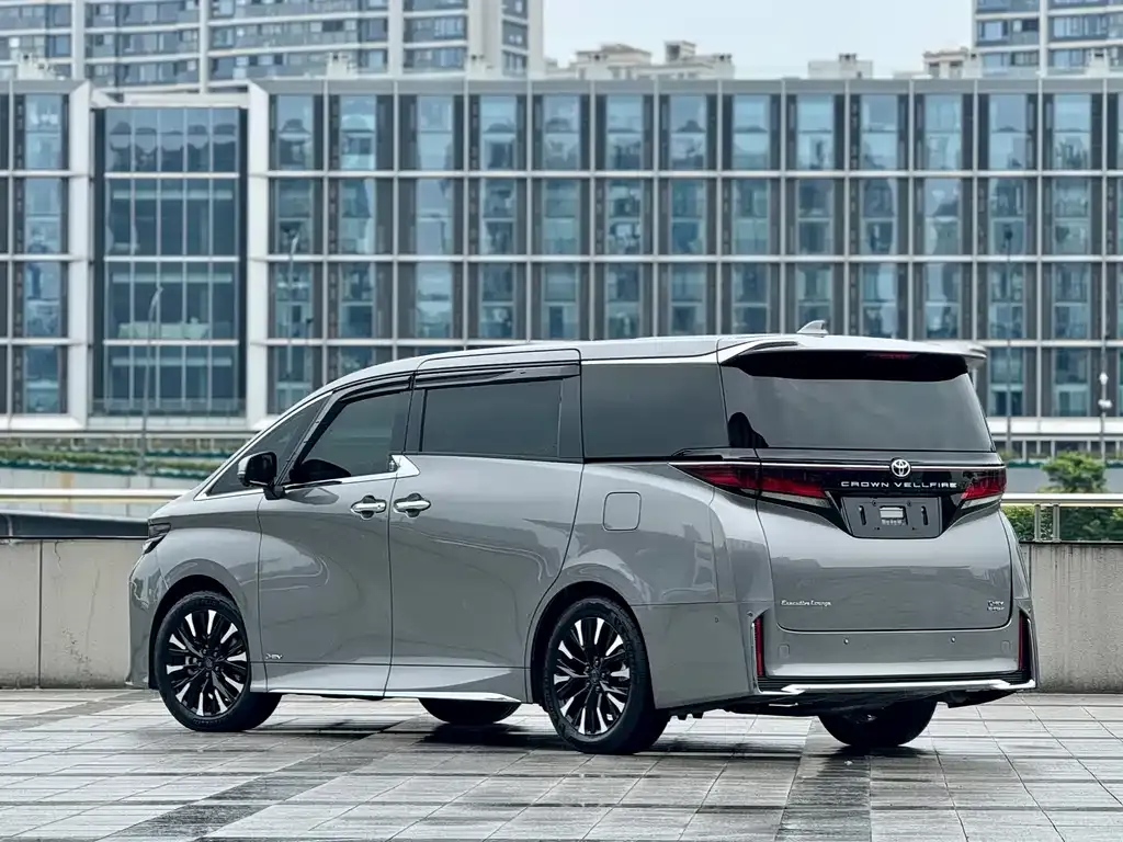 Toyota Vellfire — фото 8