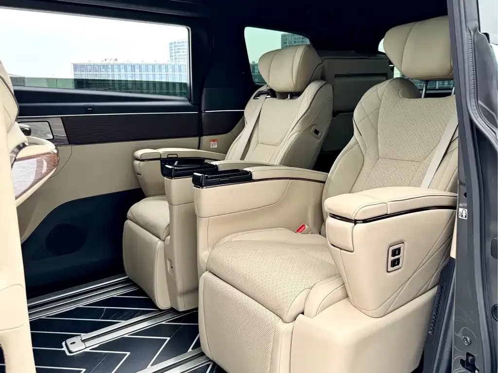 Toyota Vellfire — фото 6