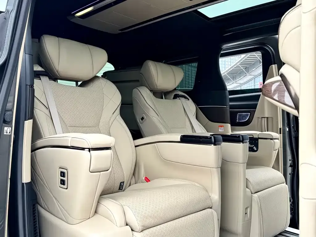 Toyota Vellfire — фото 2
