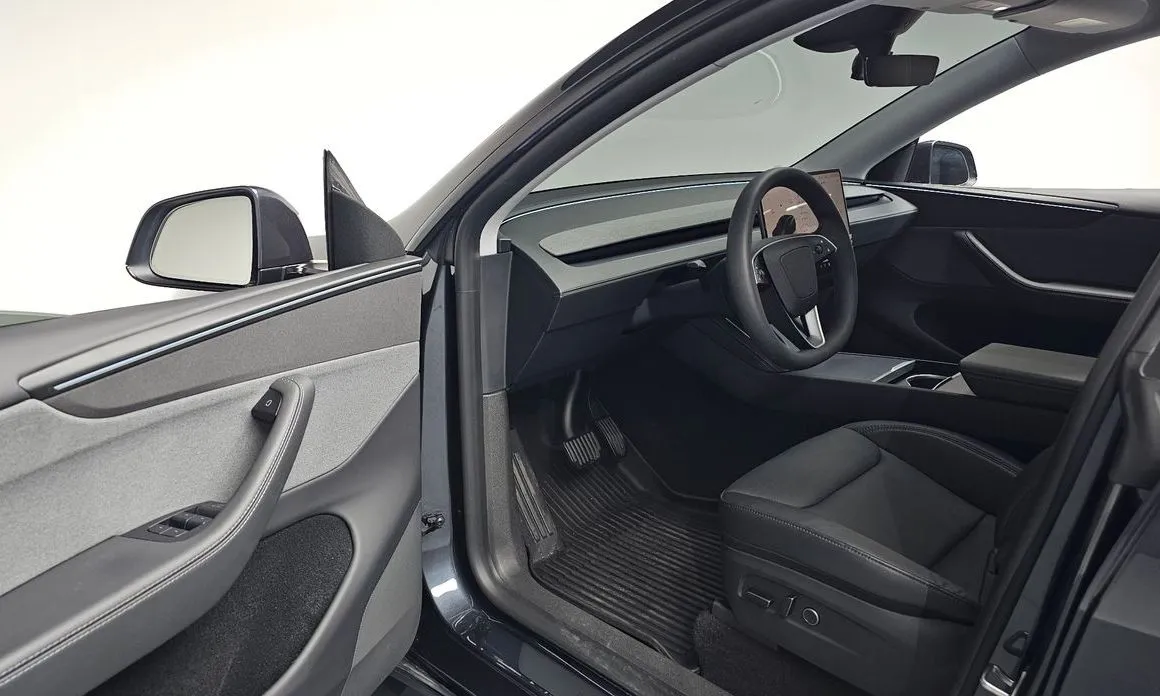 Tesla Model Y 2025 из KR, фото 3