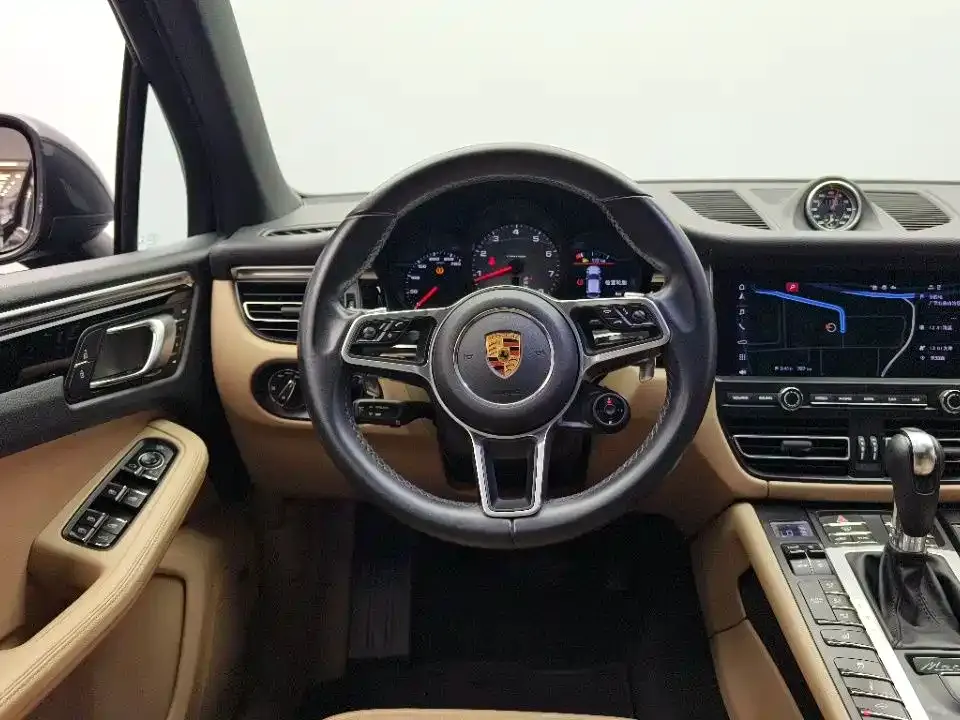Porsche Macan — фото 10