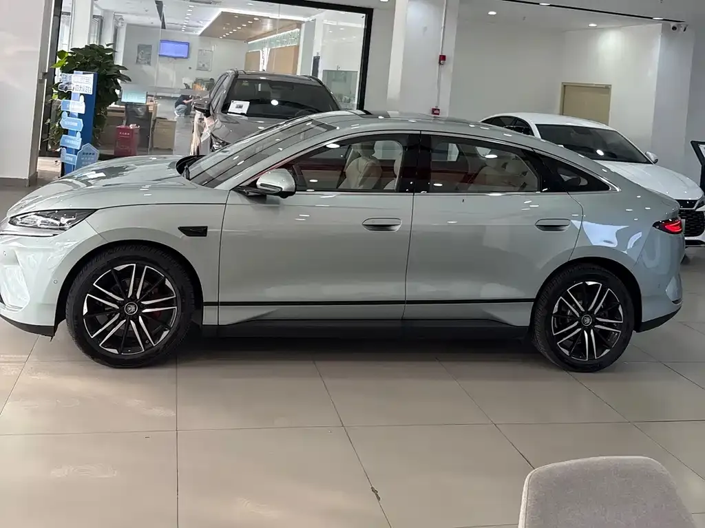 BYD Qin L — фото 3