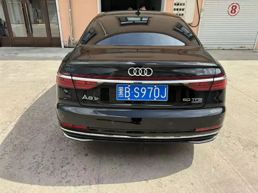 Audi A8 — фото 7