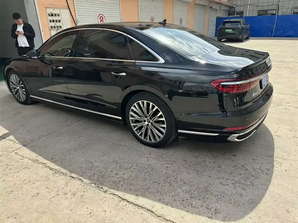 Audi A8 — фото 3