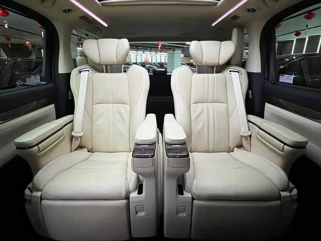 Toyota Alphard — фото 5