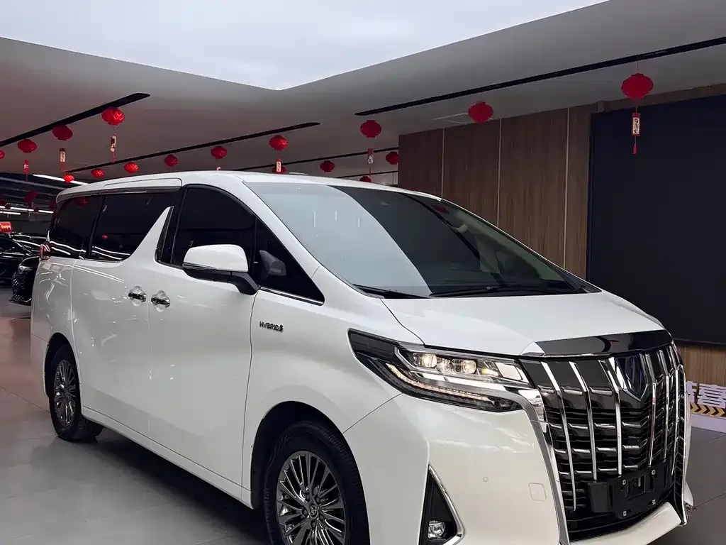 Toyota Alphard — фото 2