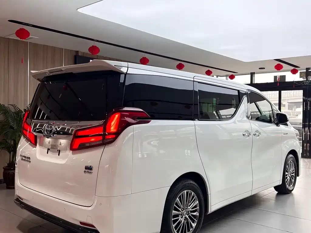 Toyota Alphard — фото 6