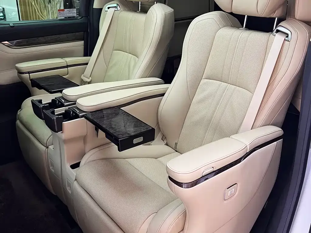 Toyota Alphard — фото 7