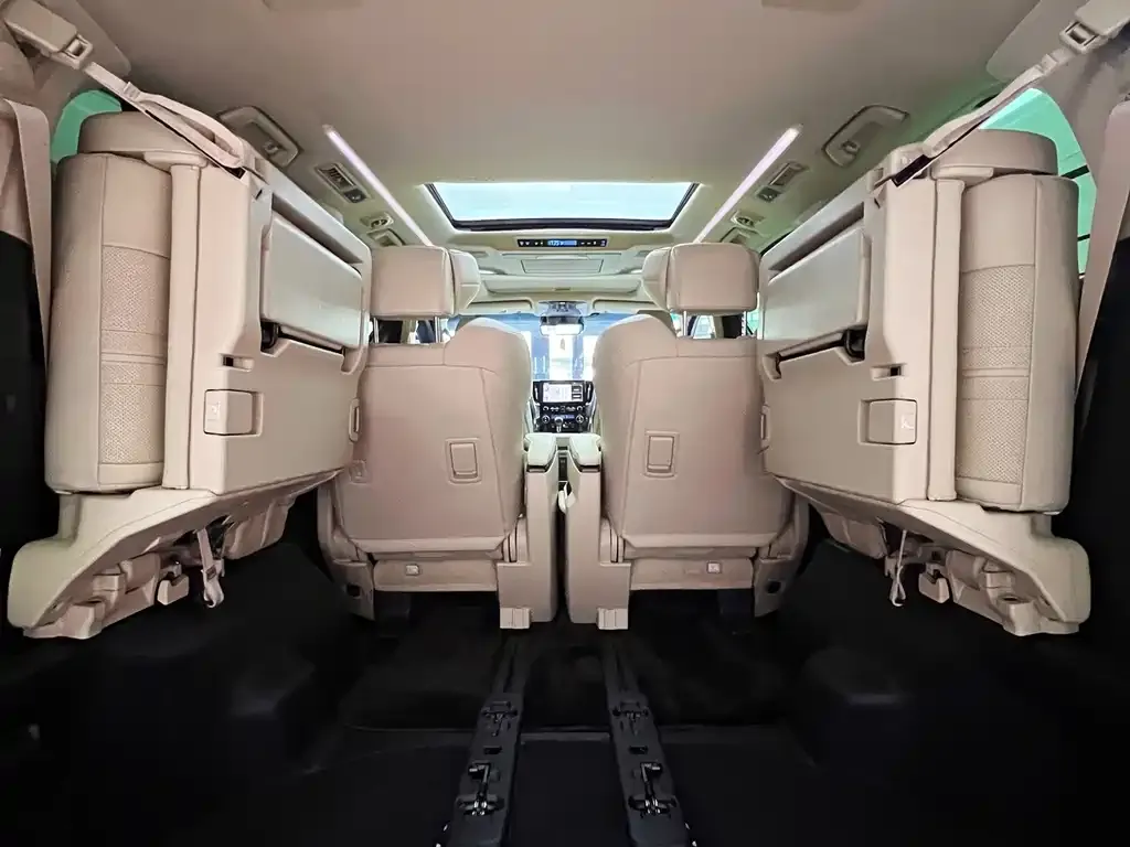 Toyota Alphard — фото 10