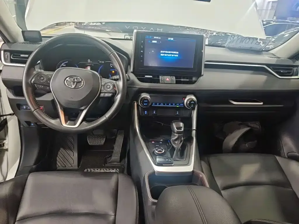 Toyota RAV4 — фото 6