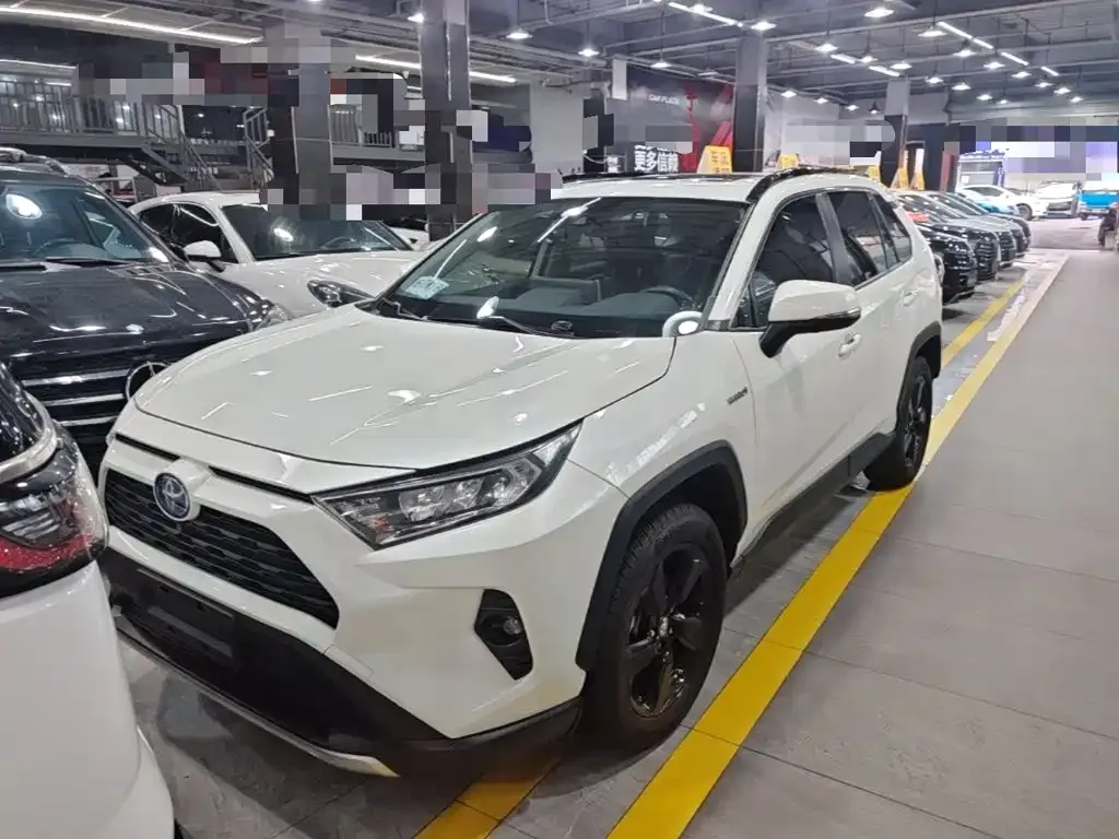Toyota RAV4 — фото 8