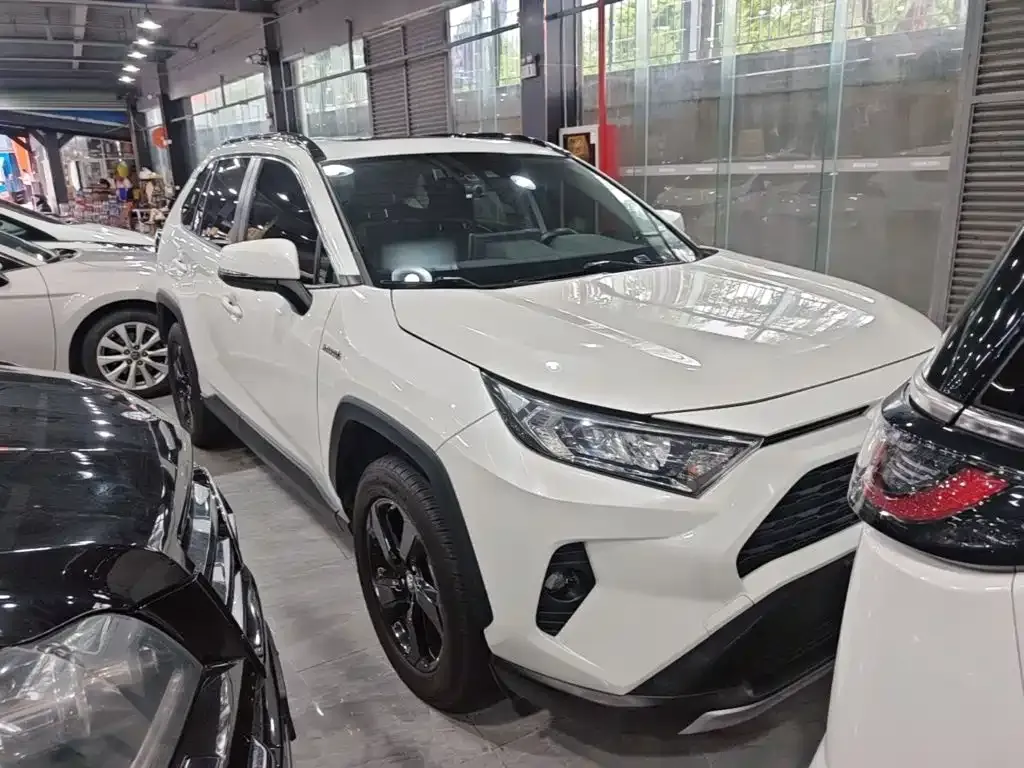 Toyota RAV4 — фото 10