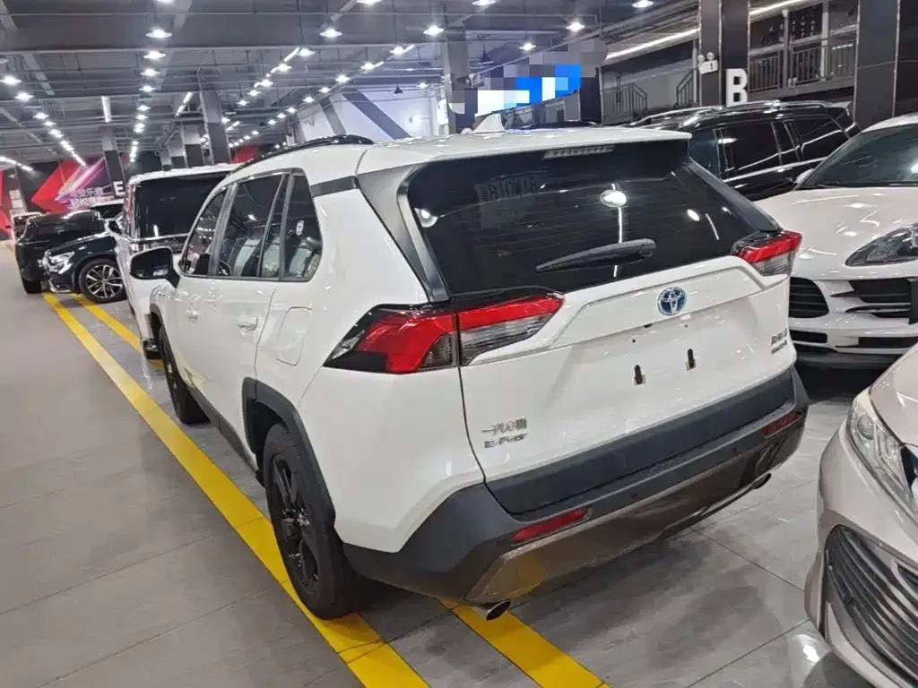 Toyota RAV4 — фото 3