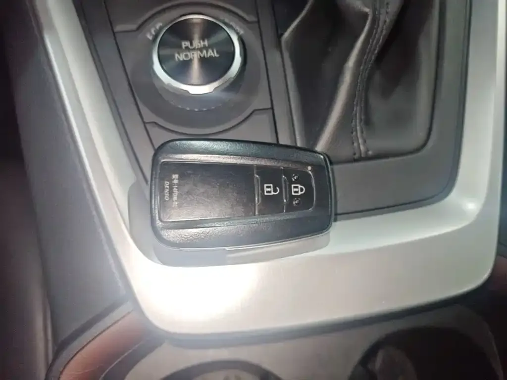 Toyota RAV4 — фото 2