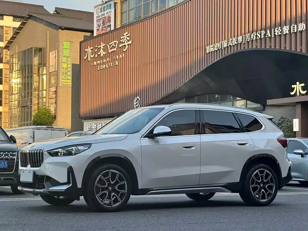 BMW X1 — фото 1