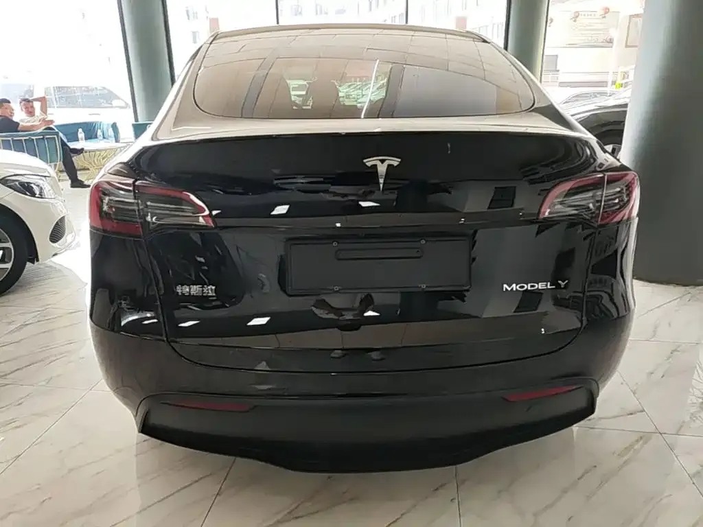 Tesla Model Y — фото 4