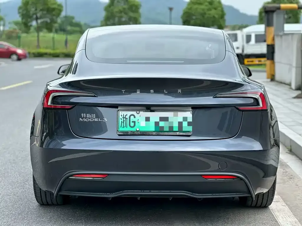 Tesla Model 3 — фото 4
