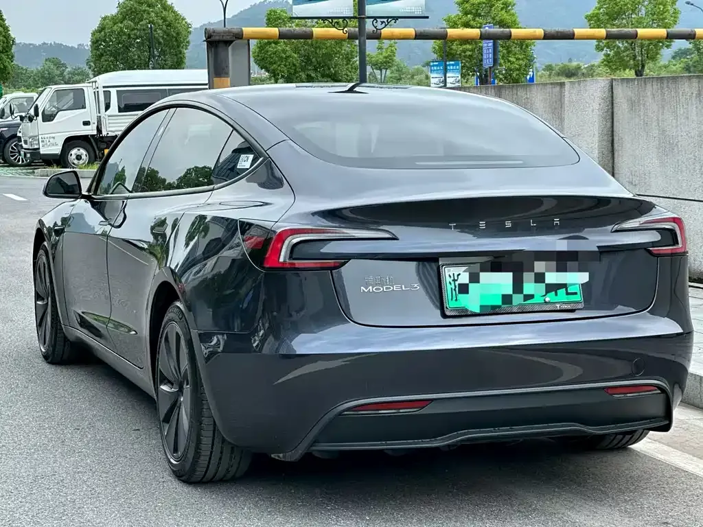 Tesla Model 3 — фото 8