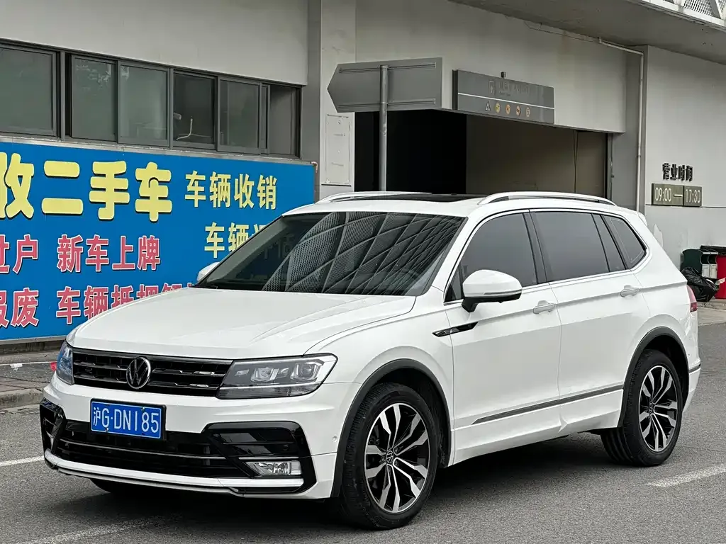Volkswagen Tiguan L — фото 1