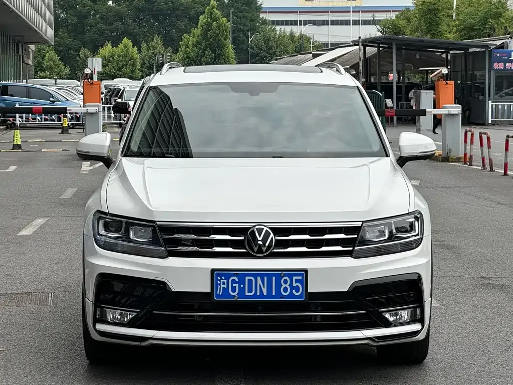 Volkswagen Tiguan L — фото 9