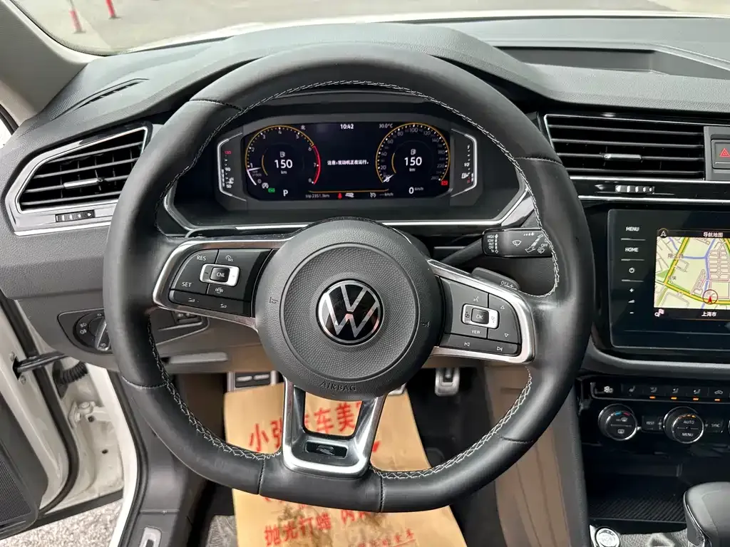 Volkswagen Tiguan L — фото 8