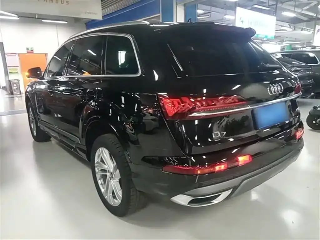 Audi Q7 — фото 9