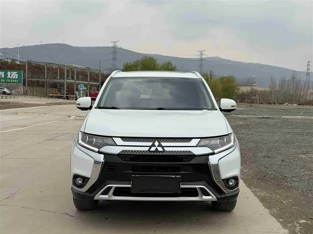 Mitsubishi Outlander — фото 3