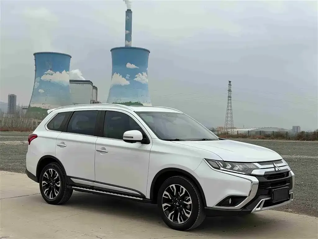 Mitsubishi Outlander — фото 9