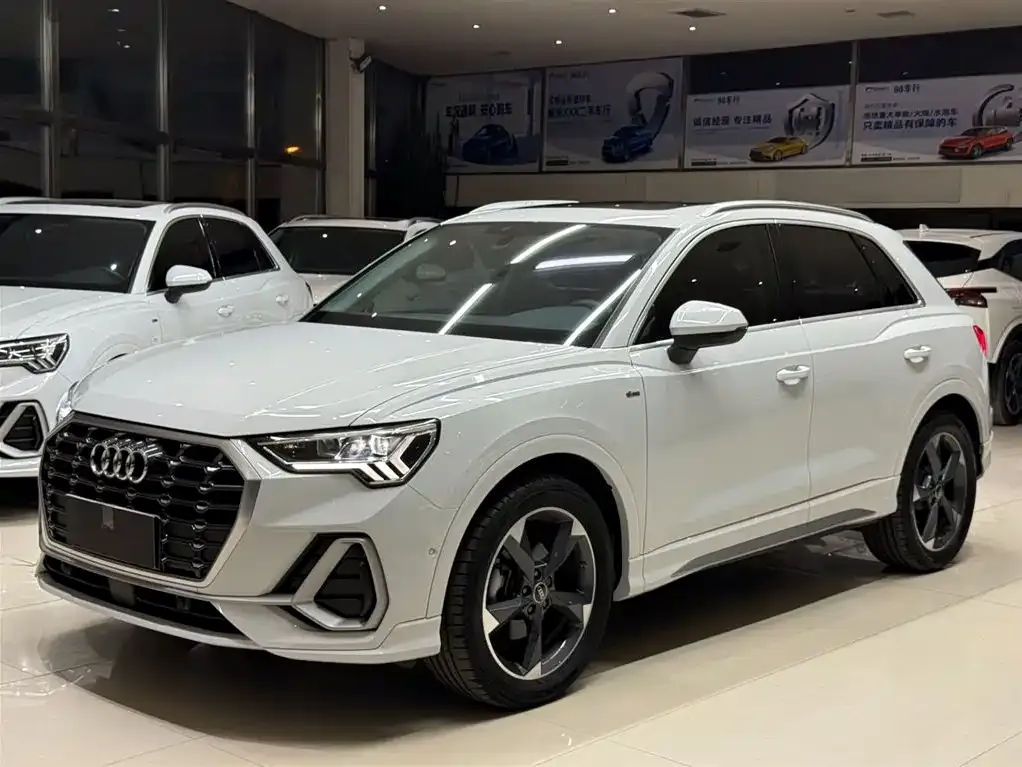Audi Q3 — фото 1