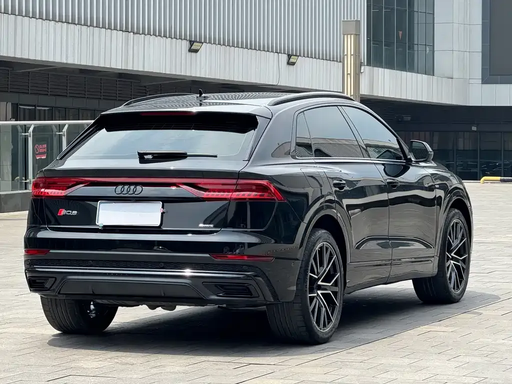 Audi Q8 — фото 7