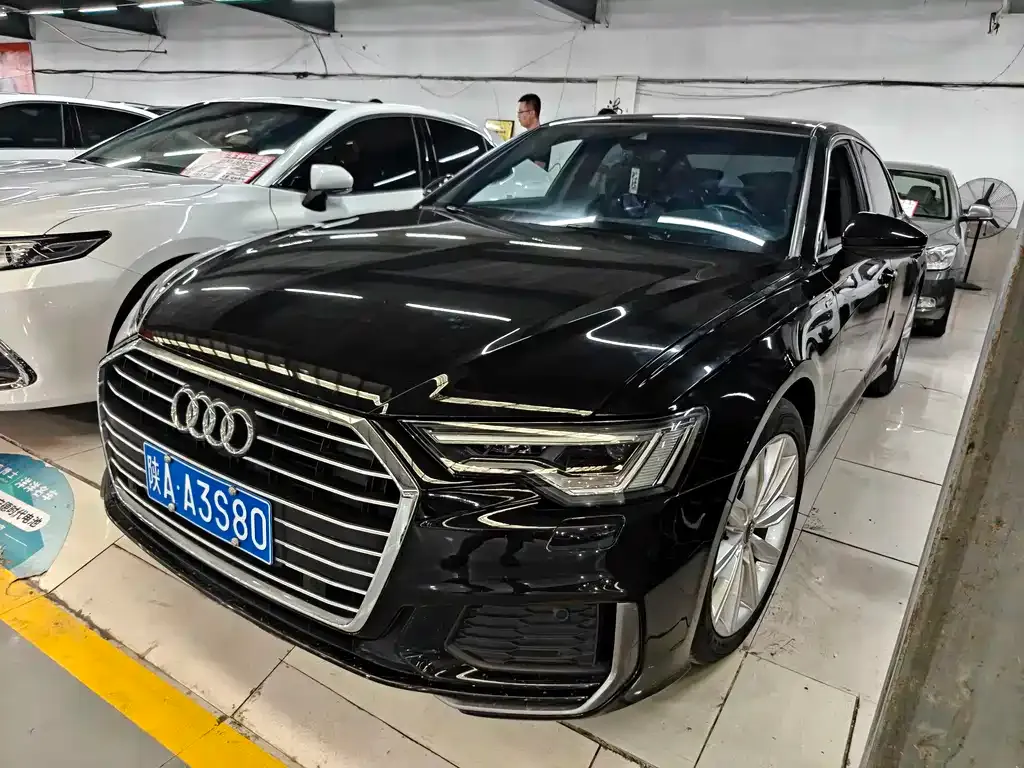 Audi A6L — фото 1