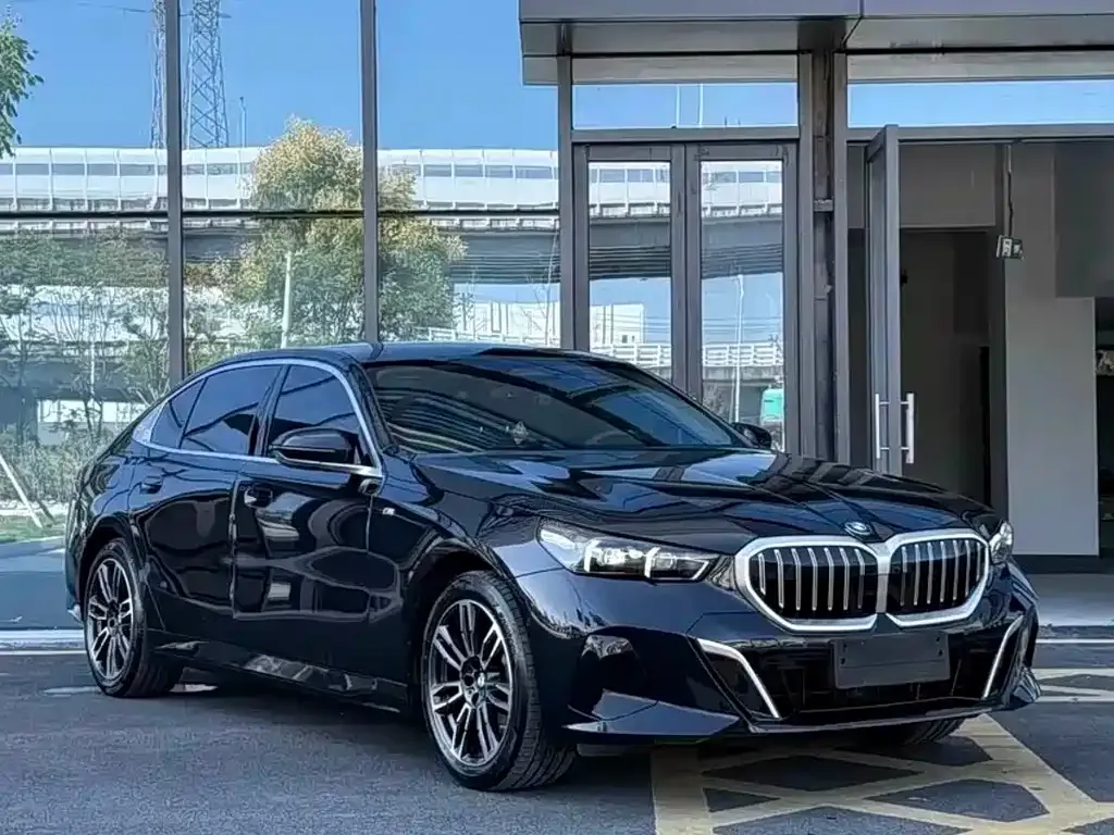 BMW 5 Series — фото 6