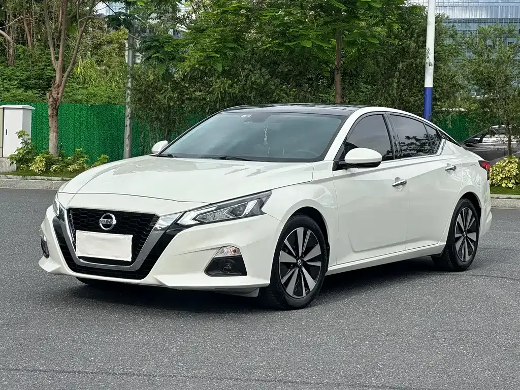 Nissan Teana — фото 1